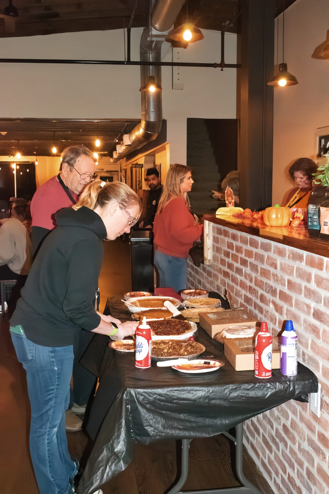 Thanksgiving-5 Volunteers and staff prepare the Thanksgiving meal